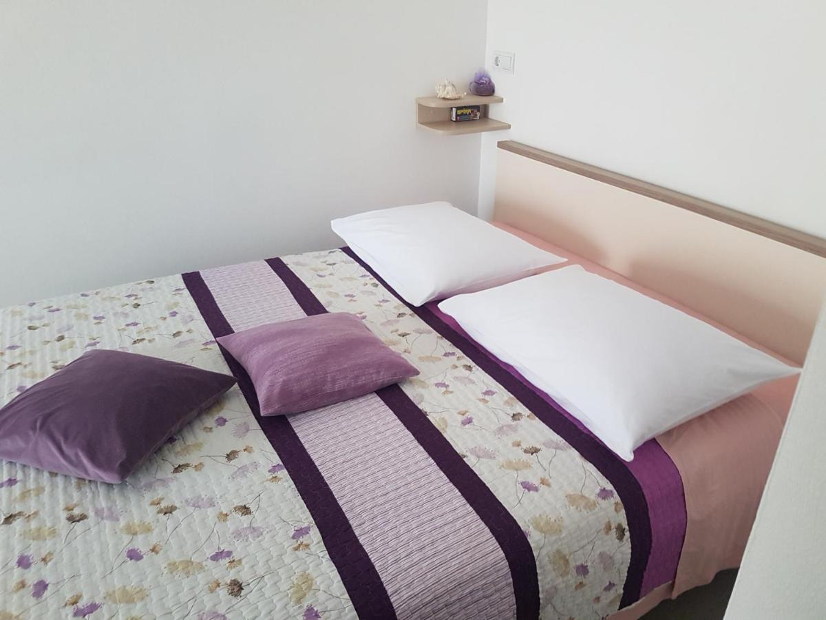 Gabi Rooms & Studio Apartment Lozovac Eksteriør billede