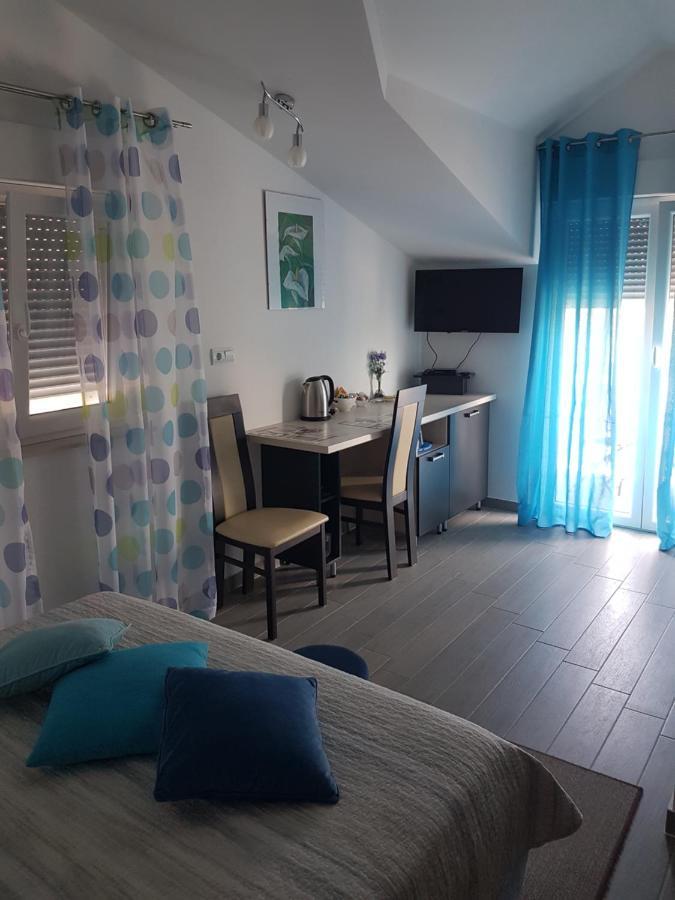 Gabi Rooms & Studio Apartment Lozovac Eksteriør billede