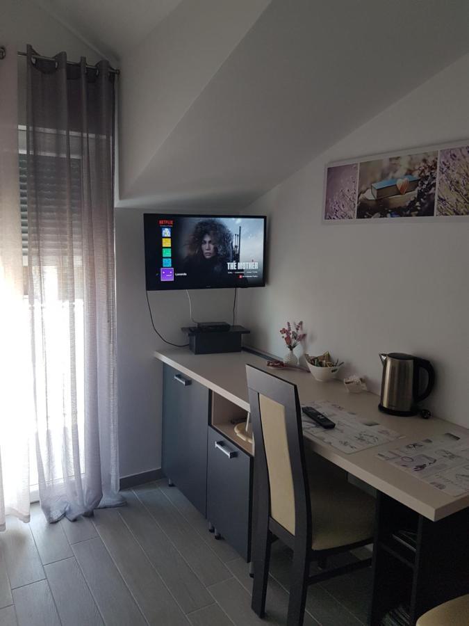 Gabi Rooms & Studio Apartment Lozovac Eksteriør billede