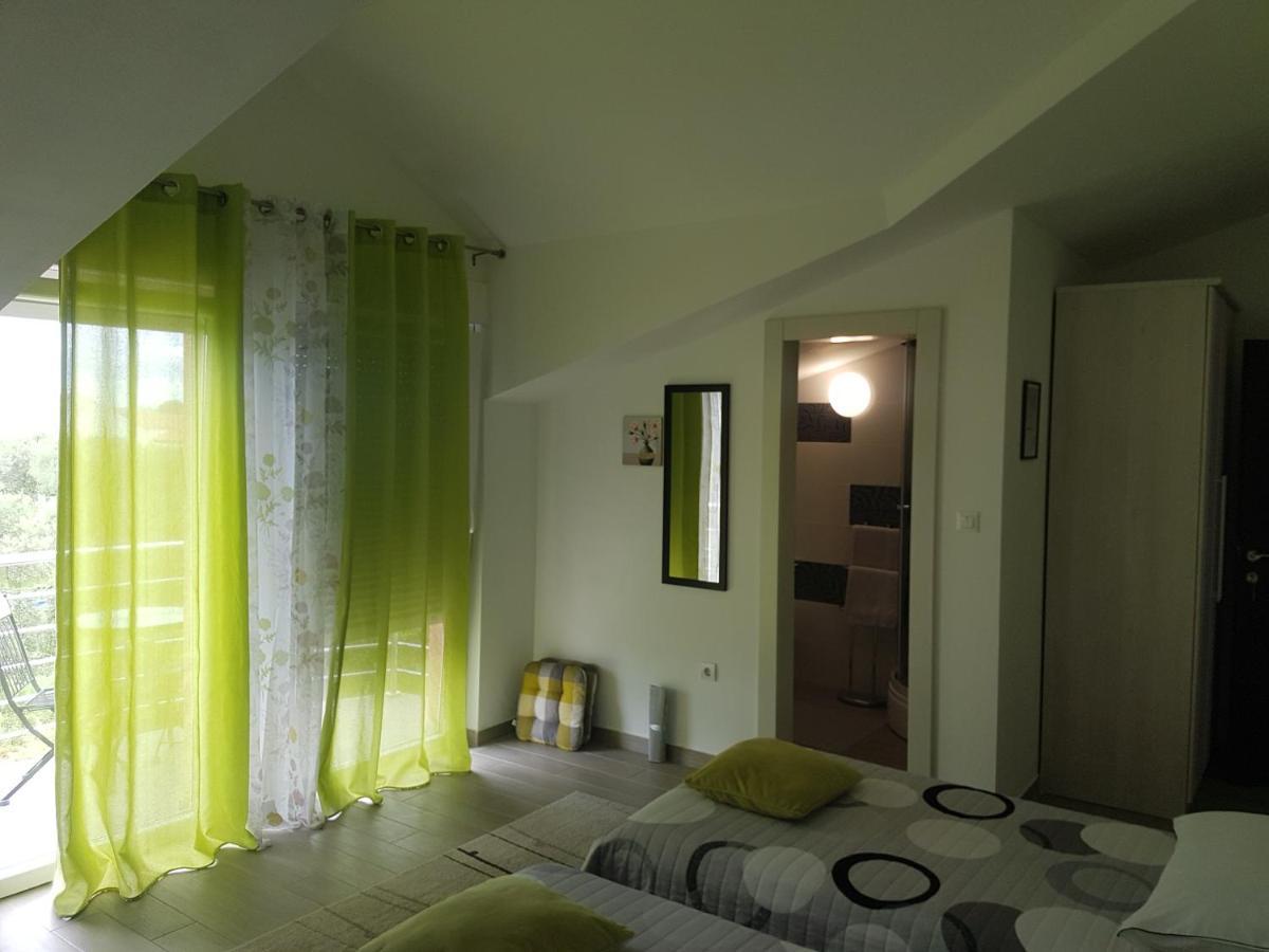 Gabi Rooms & Studio Apartment Lozovac Eksteriør billede