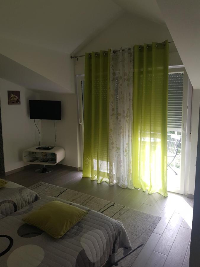 Gabi Rooms & Studio Apartment Lozovac Eksteriør billede