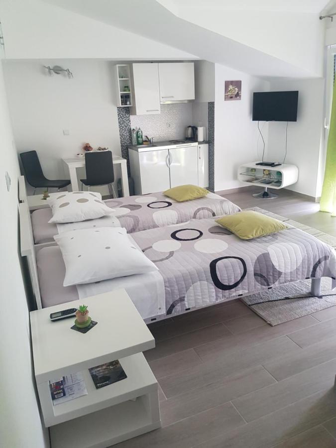 Gabi Rooms & Studio Apartment Lozovac Eksteriør billede