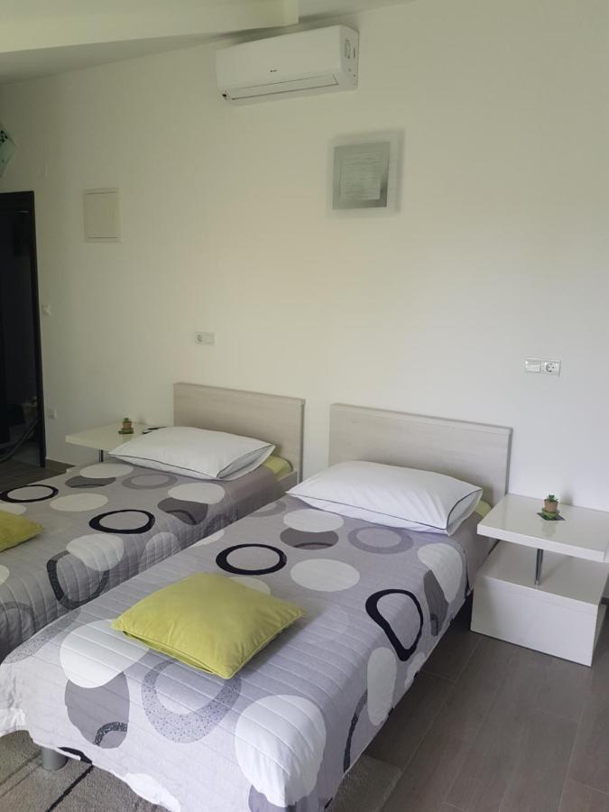 Gabi Rooms & Studio Apartment Lozovac Eksteriør billede