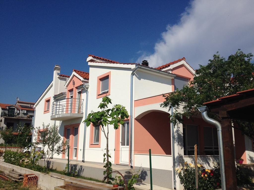 Gabi Rooms & Studio Apartment Lozovac Eksteriør billede